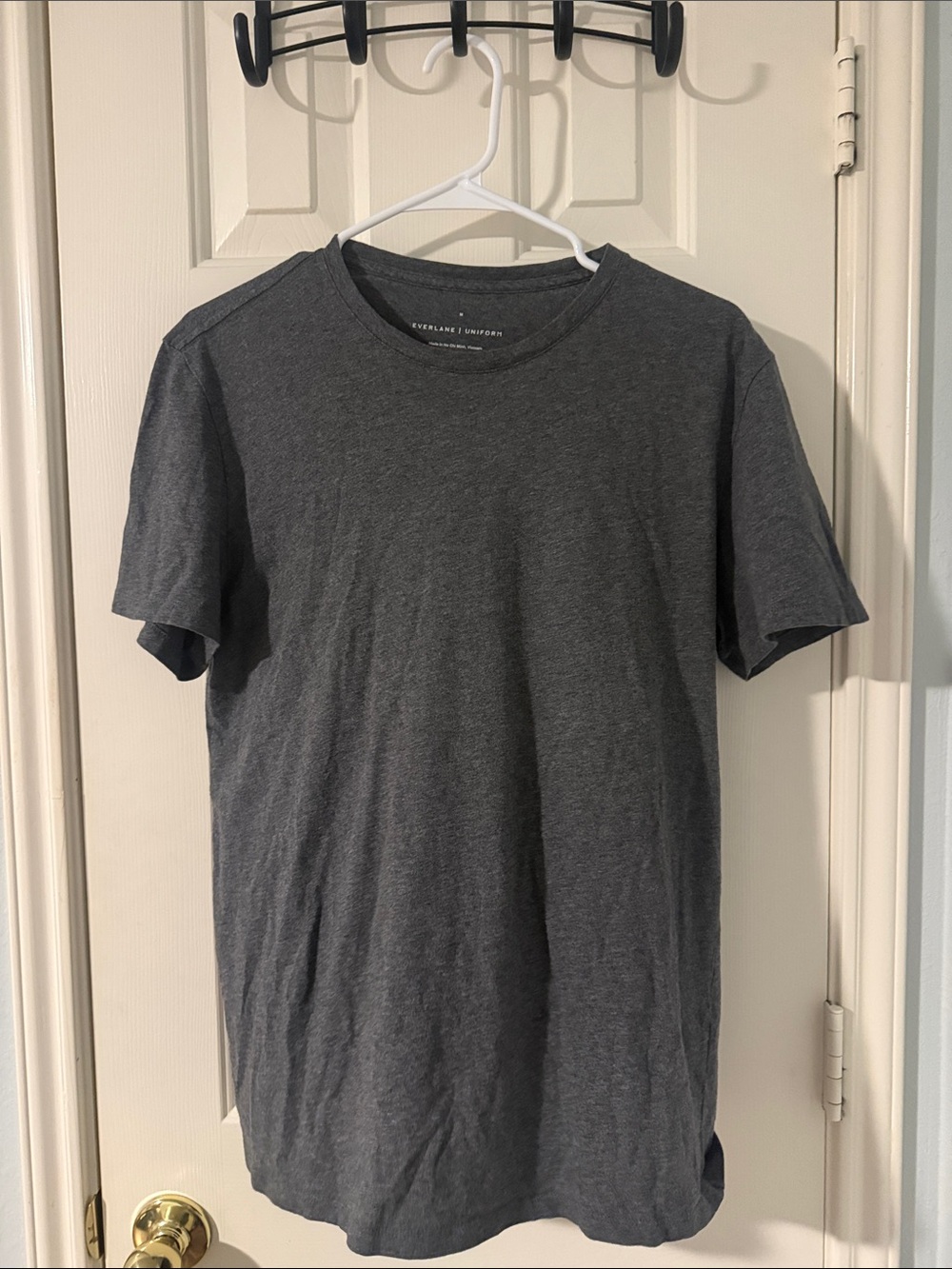 Everlane Men’s Short-Sleeve Crew Tee in Charcoal